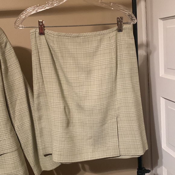 Ann Taylor LOFT Suit Jacket and Skirt set - Picture 5 of 12